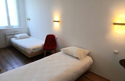Digne-les-Bains Hotel | Comfort and Relaxation! Free Parking, Minutes to La Malmaison Art Center