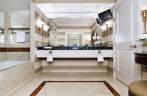 Las Vegas Hotel | Comfort and Relaxation! 2 City View Units, Outdoor Pool, Near Fremont Street