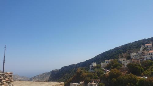 Koronos Apartment | Comfort and unparalleled view