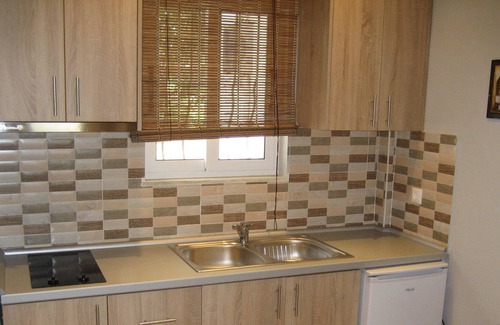 Agia Pelagia Chlomou Condo | comfort apartment with garden view
