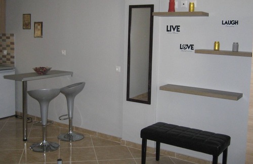 Agia Pelagia Chlomou Condo | comfort apartment with garden view