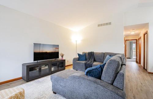 Akron House | Comfort Awaits at Cozy Get Away - Dog Friendly