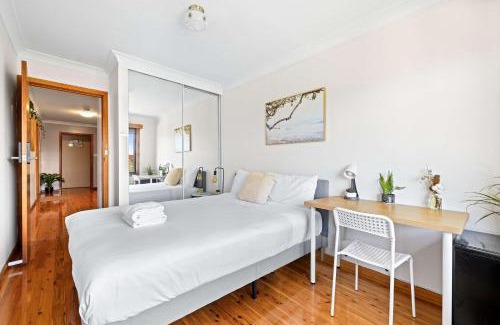 Liverpool House | Comfort & Calm - Double Room on a Quiet Crescent in Liverpool - Shared Bathroom