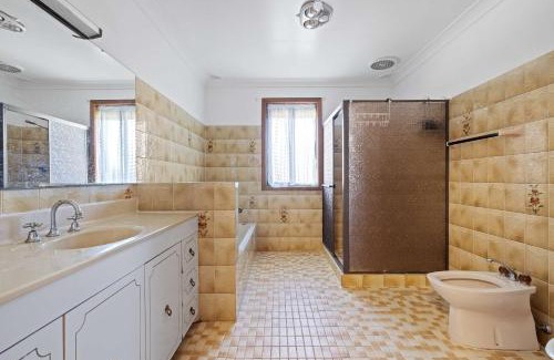 Liverpool House | Comfort & Calm - Double Room on a Quiet Crescent in Liverpool - Shared Bathroom