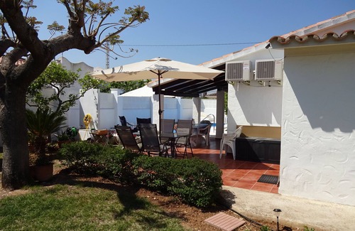 Els Poblets Ski Chalet | Comfort chalet, full climate, saltwater pool, enclosed garden, wifi, satellite TV 3 bedrooms
