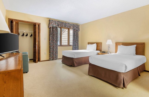 Sapphire Resort | Comfort & Convenience! 2 Spacious Units Near Cashiers Sliding Rock! Free Parking
