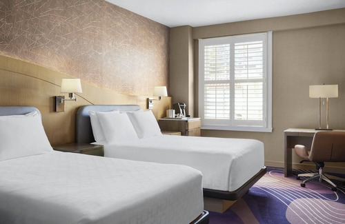 Pasadena Hotel | Comfort & Convenience! Parking, Pets Allowed, Pool! Short drive to Downtown LA!