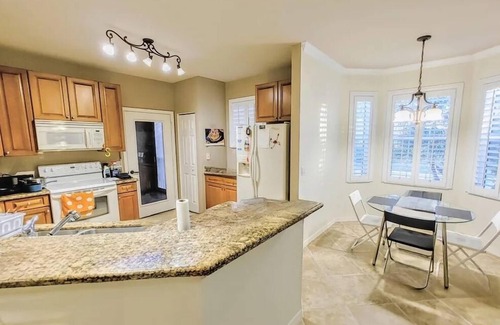 Diplomat Condo | Comfort & Convenience 3bdr 2bath 2garage, WiFi, pool, fitness, sea salt jacuzzi