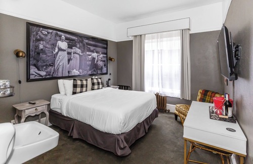 Hood River Hotel | Comfort & Convenience! Minutes to Hood River Waterfront Park, Pets Allowed