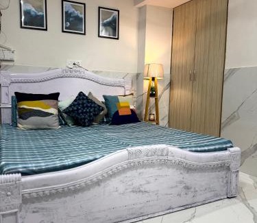 Saket Apartment | Comfort Corner- Private Apartment for Long Stays
