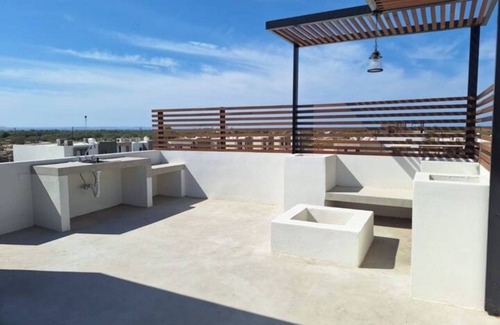 La Paz House | Comfort in Gated Community-Pool