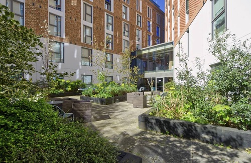 Ravenscourt Park Apartment | Comfort in Hammersmith Student Studio
