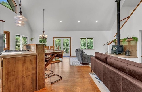 Kaweah House | Comfort in Nature, Multi-Family, 3 Kings + 4 Twins + 2 Queens, BBQ