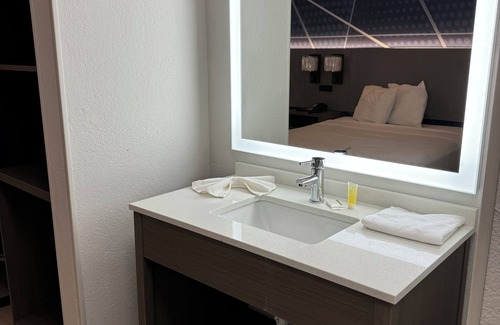 Harvey Apartment | Comfort Inn Chicago Southland I-80 & I-294 Near Casino