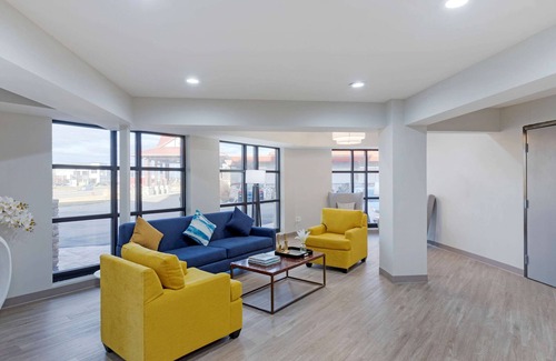 Clawson Hotel | Comfort Inn Detroit - Troy