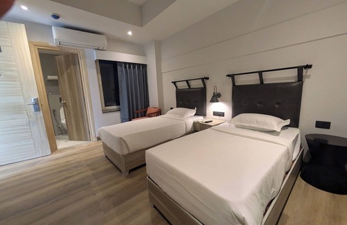 Delhi Hotel | Comfort INN Grand - Kaushambi