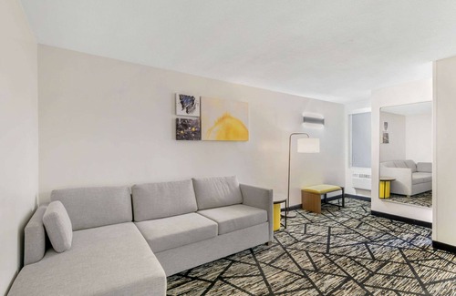 Midtown - Westport Hotel | Comfort Inn Kansas City Midtown