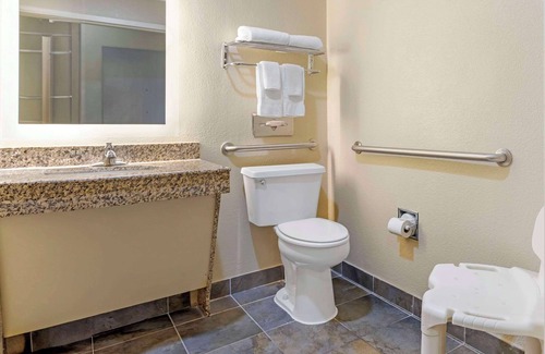 Meridian Hotel | Comfort Inn Meridian - Bonita Lakes