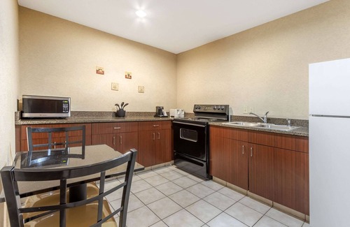 North Charleston Hotel | Comfort Inn & Suites Charleston Airport Convention Center