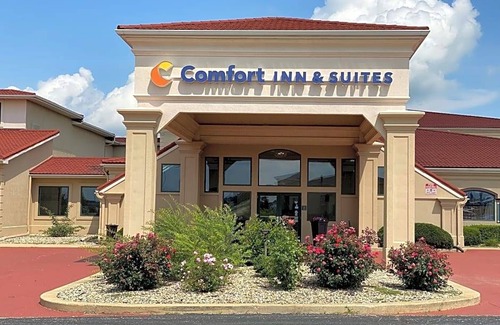 Morton Hotel | Comfort Inn & Suites at I-74 and 155