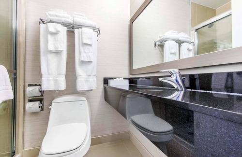 Collingwood Hotel | Comfort Inn & Suites