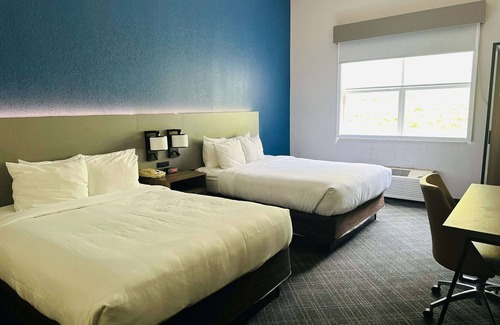 Cartersville Hotel | Comfort Inn & Suites Cartersville - Emerson Lake Point