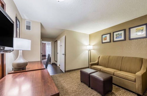 Murlin Heights Hotel | Comfort Inn & Suites Dayton North