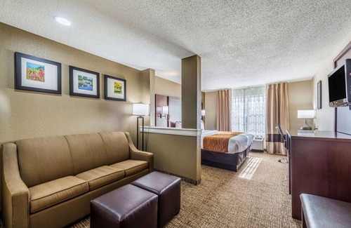 Murlin Heights Hotel | Comfort Inn & Suites Dayton North