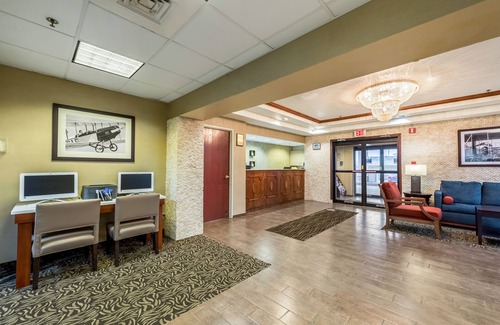 Dayton Hotel | Comfort Inn & Suites Dayton Northwest - Englewood