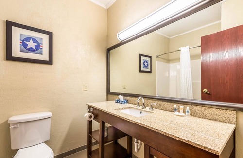 Dayton Hotel | Comfort Inn & Suites Dayton Northwest - Englewood