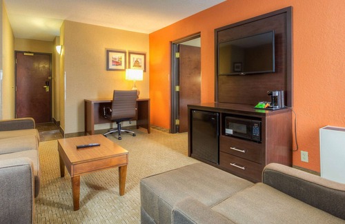 Evansville Hotel | Comfort Inn & Suites Evansville Airport