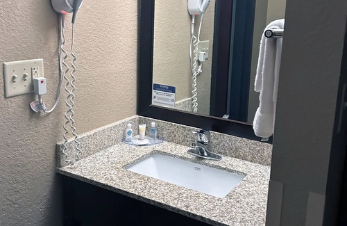 Evansville Hotel | Comfort Inn & Suites Evansville Airport