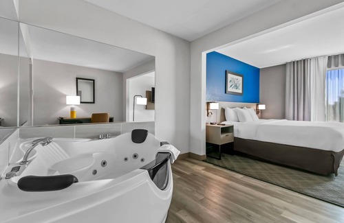Grand Blanc Hotel | Comfort Inn & Suites Grand Blanc/Flint