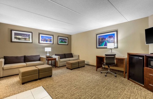 Graysville Hotel | Comfort Inn & Suites Hamilton Place