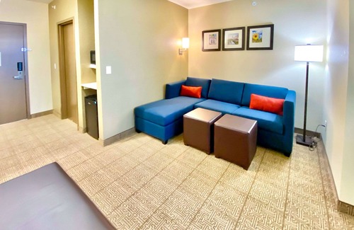 Harrah Hotel | Comfort Inn & Suites Harrah