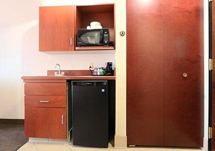 Hutchinson Hotel | Comfort Inn & Suites Hutchinson
