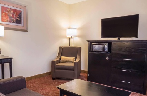 Queens Hotel | Comfort Inn & Suites LaGuardia Airport
