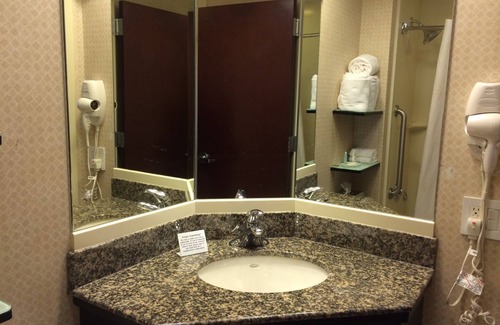 Queens Hotel | Comfort Inn & Suites LaGuardia Airport