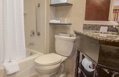 Queens Hotel | Comfort Inn & Suites LaGuardia Airport
