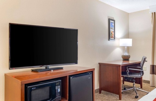 Macon Hotel | Comfort Inn & Suites Macon North I-75