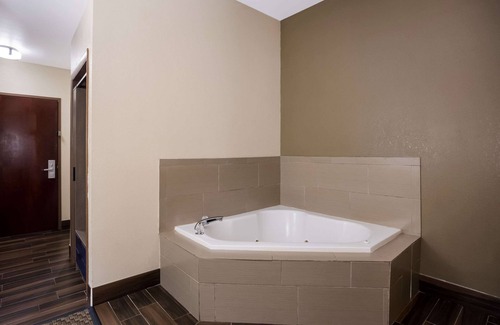 Midway Hotel | Comfort Inn & Suites Midway - Tallahassee West