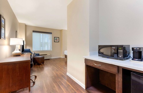 Guasti Hotel | Comfort Inn & Suites near Ontario Airport