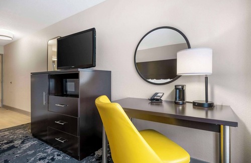 Florida Central Atlantic Coast Hotel | Comfort Inn & Suites Near Universal Orlando Resort - Convention Ctr