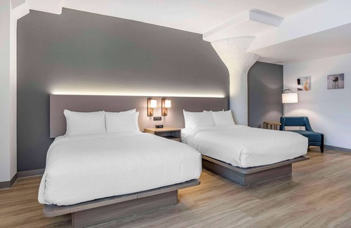 Newark Hotel | Comfort Inn & Suites Newark Liberty International Airport