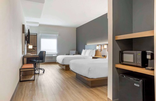 Newark Hotel | Comfort Inn & Suites Newark Liberty International Airport