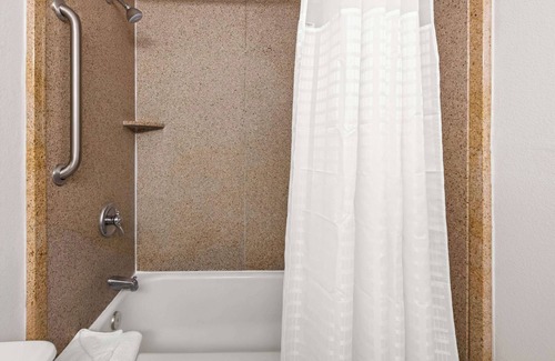 South Central Omaha Hotel | Comfort Inn & Suites Omaha Central