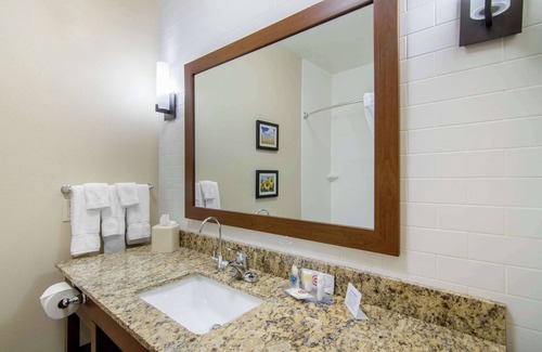 Shawnee Hotel | Comfort Inn & Suites Shawnee - Kansas City