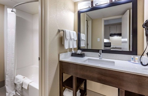 Pine Forest Hotel | Comfort Inn & Suites Spring Lake - Fayetteville near Fort Bragg