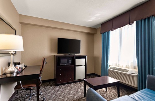 Springfield Hotel | Comfort Inn & Suites Springfield I-55