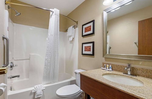 Springfield Hotel | Comfort Inn & Suites Springfield I-44